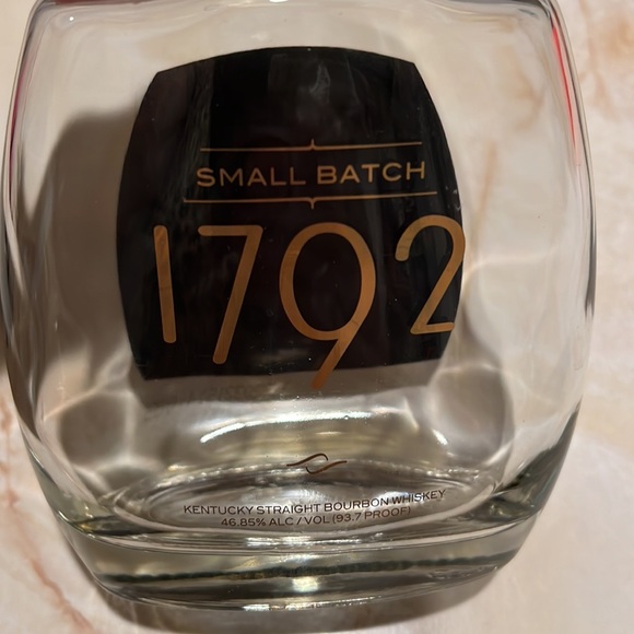 Empty liquor bottles - Picture 2 of 6